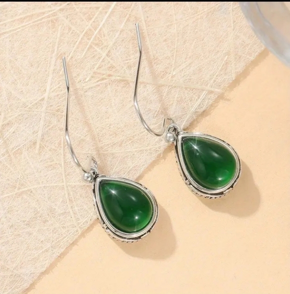 New Elegant Silver and Green Teardrop Earrings - Picture 4 of 4
